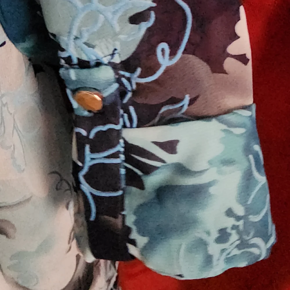 Plus Size Top - Picture 2 of 2